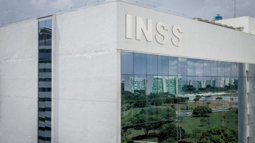 Beneficiários do INSS recebem, em média, R$ 682 por descontos indevidos