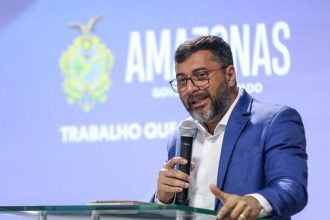 Wilson Lima anuncia pagamento do Fundeb para 22 mil servidores; confira data e valores