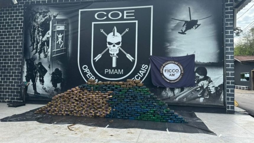 Forças de segurança interceptam balsa com grande quantidade de drogas no Rio Solimões