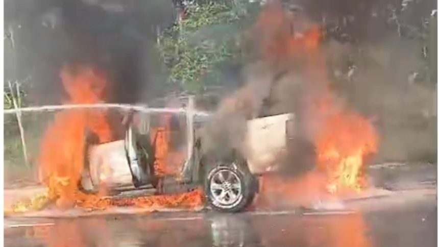 Veículo é destruído por incêndio na avenida do Turismo em Manaus