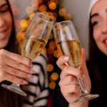 Especialistas explicam efeitos do álcool no fígado durante as festas de fim de ano