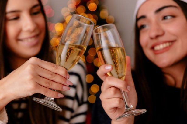 Especialistas explicam efeitos do álcool no fígado durante as festas de fim de ano