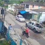 Câmera registra trabalhador sendo roubado por criminoso em Manaus