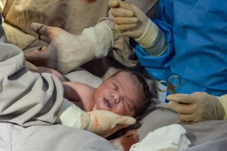 Manaus registra o primeiro nascimento no Natal de 2025