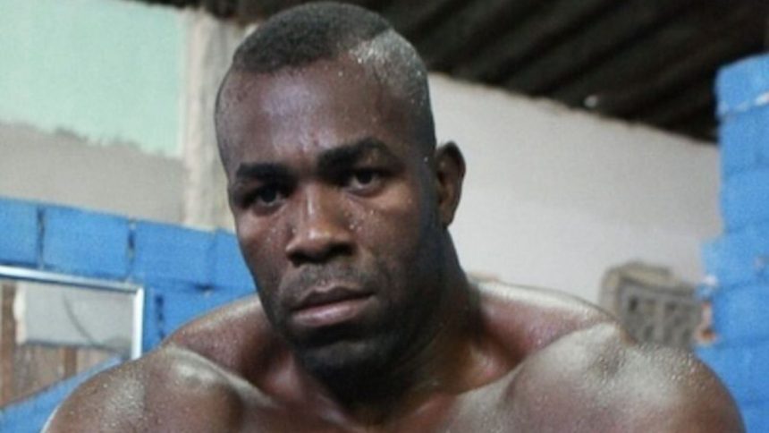 Lutador de MMA desaparece após entrar no rio Amazonas