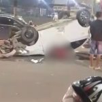 Mulher morre após carro capotar na Avenida Max Teixeira