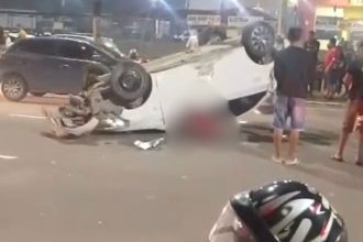 Mulher morre após carro capotar na Avenida Max Teixeira