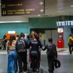 Abandonados por tia em abrigo de Manaus, crianças são devolvidas para a mãe em Santa Catarina