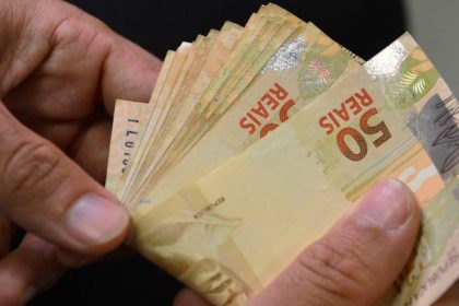 Segunda parcela do 13º salário deve ser paga até sexta-feira