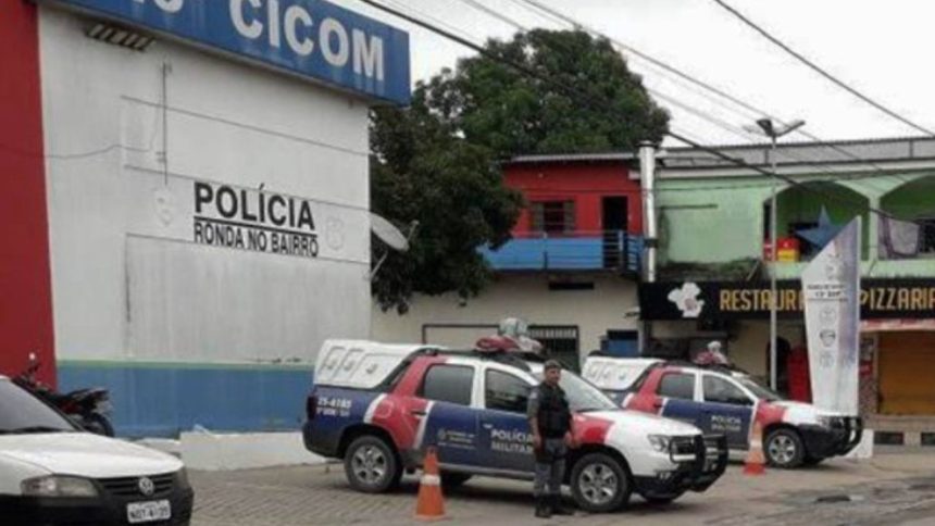 Homem é preso após quebrar vidro de viatura e ameaçar mãe no bairro Cidade de Deus