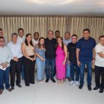 Mais de 30 prefeitos do interior vêm a Manaus e procuram Omar para planejar 2026