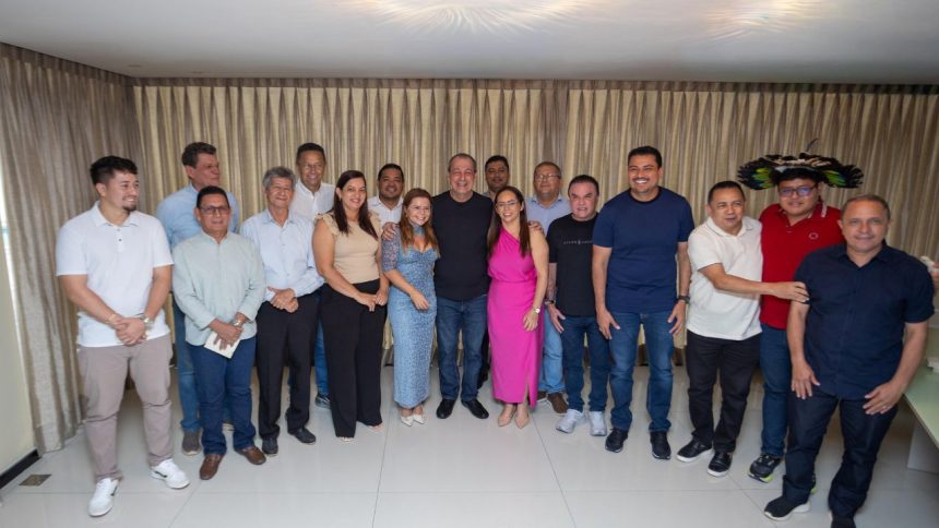 Mais de 30 prefeitos do interior vêm a Manaus e procuram Omar para planejar 2026