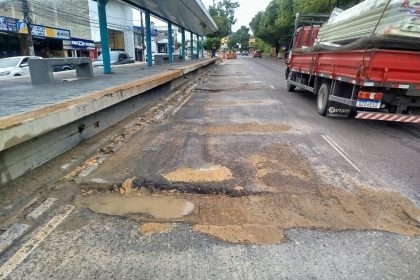 Plataforma de ônibus é interditada ao lado mini vila olímpica