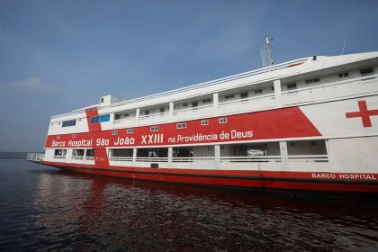 Barco Hospital leva atendimentos de saúde a Caapiranga