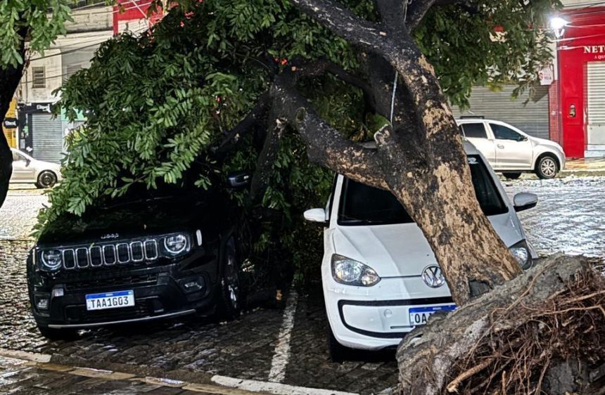 Corpo de Bombeiros atendeu 45 ocorrências após forte chuva