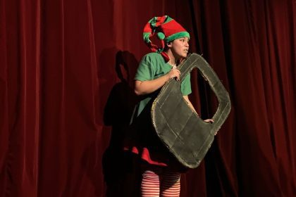 Espetáculo natalino leva magia ao Teatro Gebes Medeiros