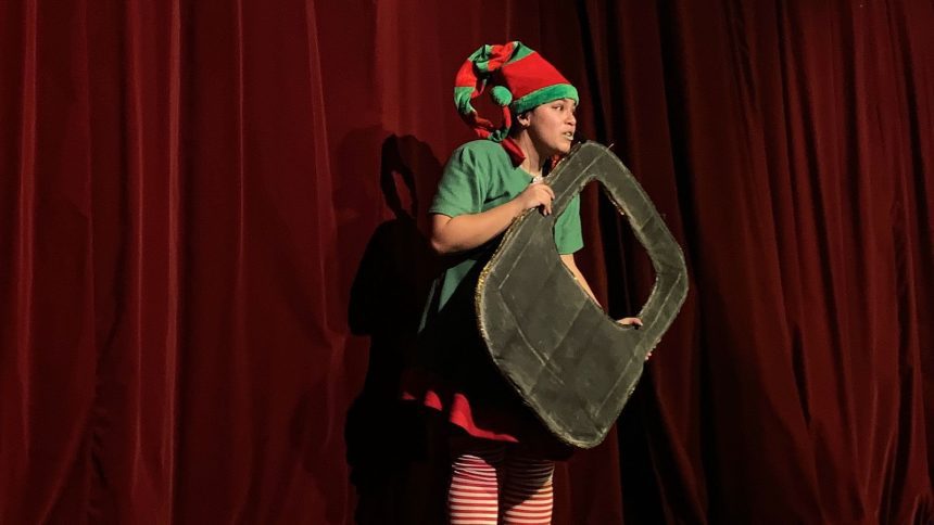 Espetáculo natalino leva magia ao Teatro Gebes Medeiros