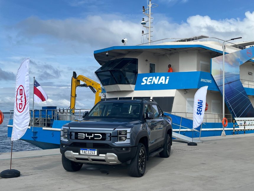 Parceria BYD e SENAI leva capacitação em energia solar