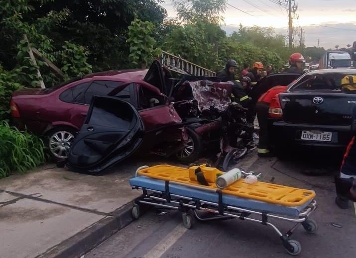 Acidente de trânsito deixa dois feridos e um morto na zona leste