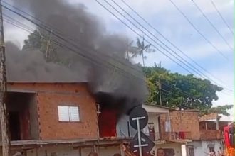 Residência na zona sul de Manaus é isolada após incêndio