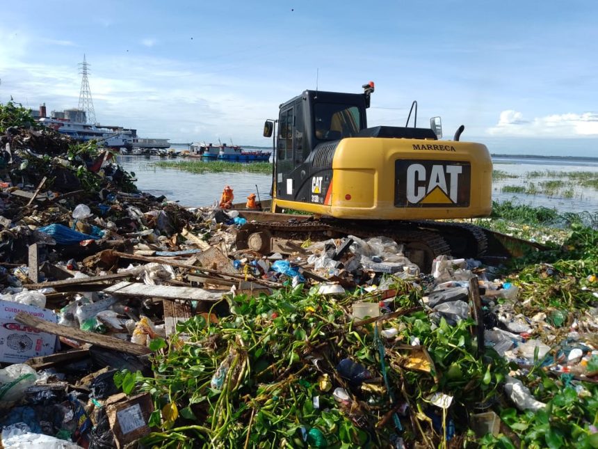 Mais de 3,4 mil toneladas de lixo foram retiradas do Rio Negro