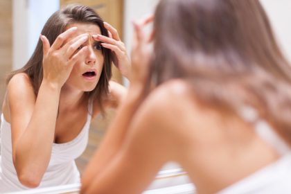 Ciclo menstrual irregular aumenta risco de problemas de pele