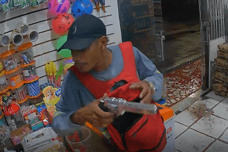 Assalto a mercadinho na Zona Norte de Manaus é registrado por câmeras