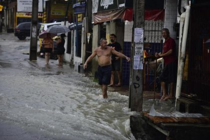 Defesa Civil emite alerta para chuvas intensas nesta segunda (15)