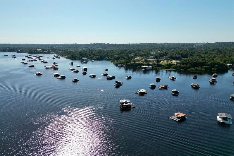 Justiça manda retirar flutuantes do Tarumã-Açu em 2026