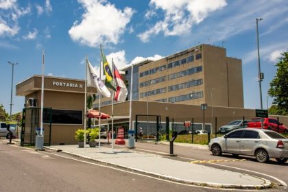 Hospital Delphina Aziz selecionando para seis vagas em Manaus