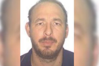 Suspeito de matar borracheiro por louvor alto se entrega à polícia em Manaus