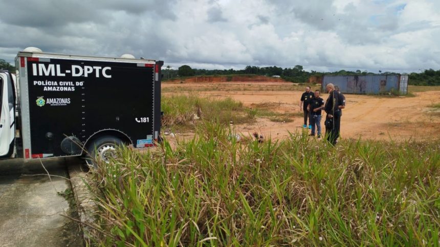 Homem seminu é encontrado morto a golpes de terçado em Manaus