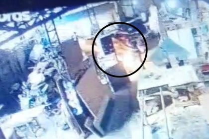 Câmeras registram suspeito ateando fogo em fábrica de sofás em Manaus