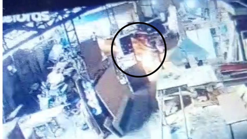 Câmeras registram suspeito ateando fogo em fábrica de sofás em Manaus