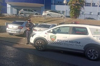 Homem é preso após golpear a cabeça da companheira com cabo de faca em Manaus