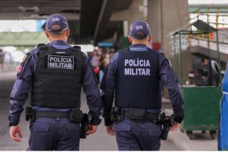 Mãe é presa após dar cerveja para bebê de 3 meses em Manaus