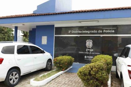 Homem que esfaqueou idosa e causou acidente que matou agente da PRF é preso em Manaus