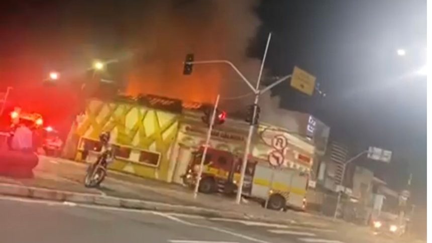 Incêndio atinge Bar do Caldeira durante a madrugada em Manaus