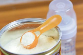 Venda de fórmulas infantis é suspensa após suspeita de contaminação