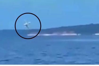 Vídeo mostra exato momento da queda do avião de pequeno porte no Rio Negro