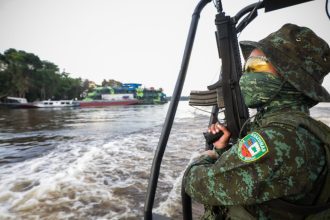 Foragido da Justiça é preso em embarcação após uso de documento falso no Amazonas