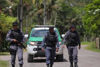 Homem é preso após invadir casa e roubar celular da própria mãe idosa em Manaus