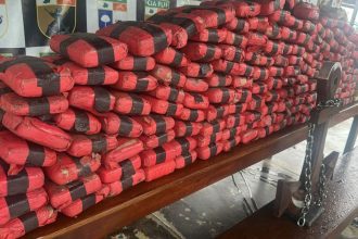 Polícia intercepta lancha com 193 tabletes de skunk vindos da Colômbia para Manaus