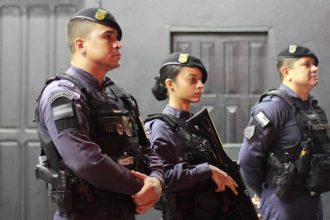 Bares no bairro Parque Dez são autuados por venda de bebidas alcoólicas para menores