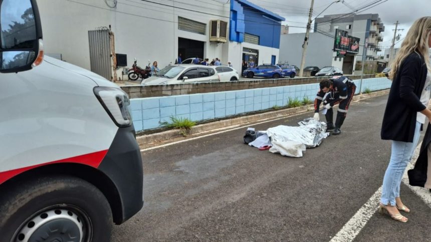 Motorista é preso após caminhão trafegar na contramão e matar idosa atropelada em SP