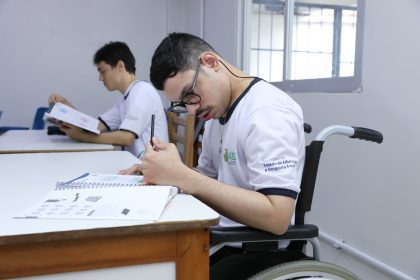 Transferência e matrícula de alunos com deficiência inicia segunda