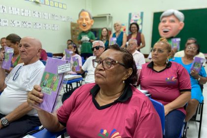 FUnATI abre matrículas na EJA para idosos em Manaus
