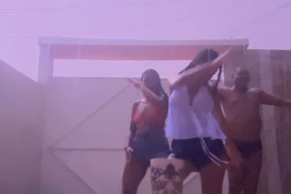 Raio cai próximo de residência e assusta família