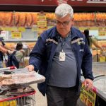 Supermercado é autuado por comercializar alimentos impróprios