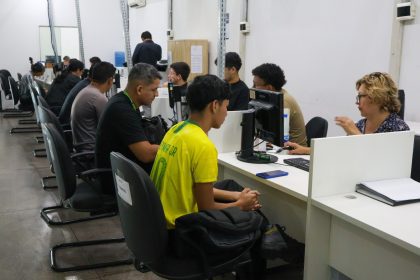 Auxiliar, Vigilante, estágio e outras 390 vagas de emprego no Sine